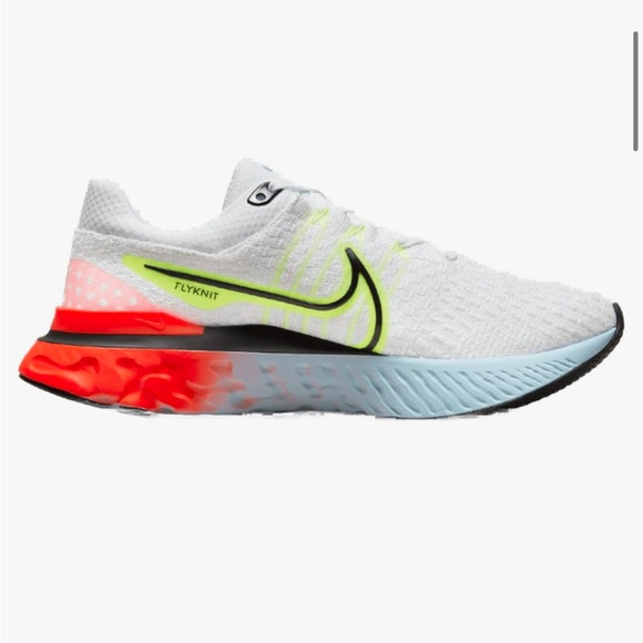 Woman’s nike react sneaker - Picture 1 of 6